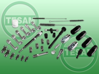 S0000438 - A set of tools to handle common rail injectors