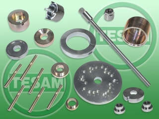 S0002554 - A specialist IVECO Daily 35 hub bearing puller - Tesam